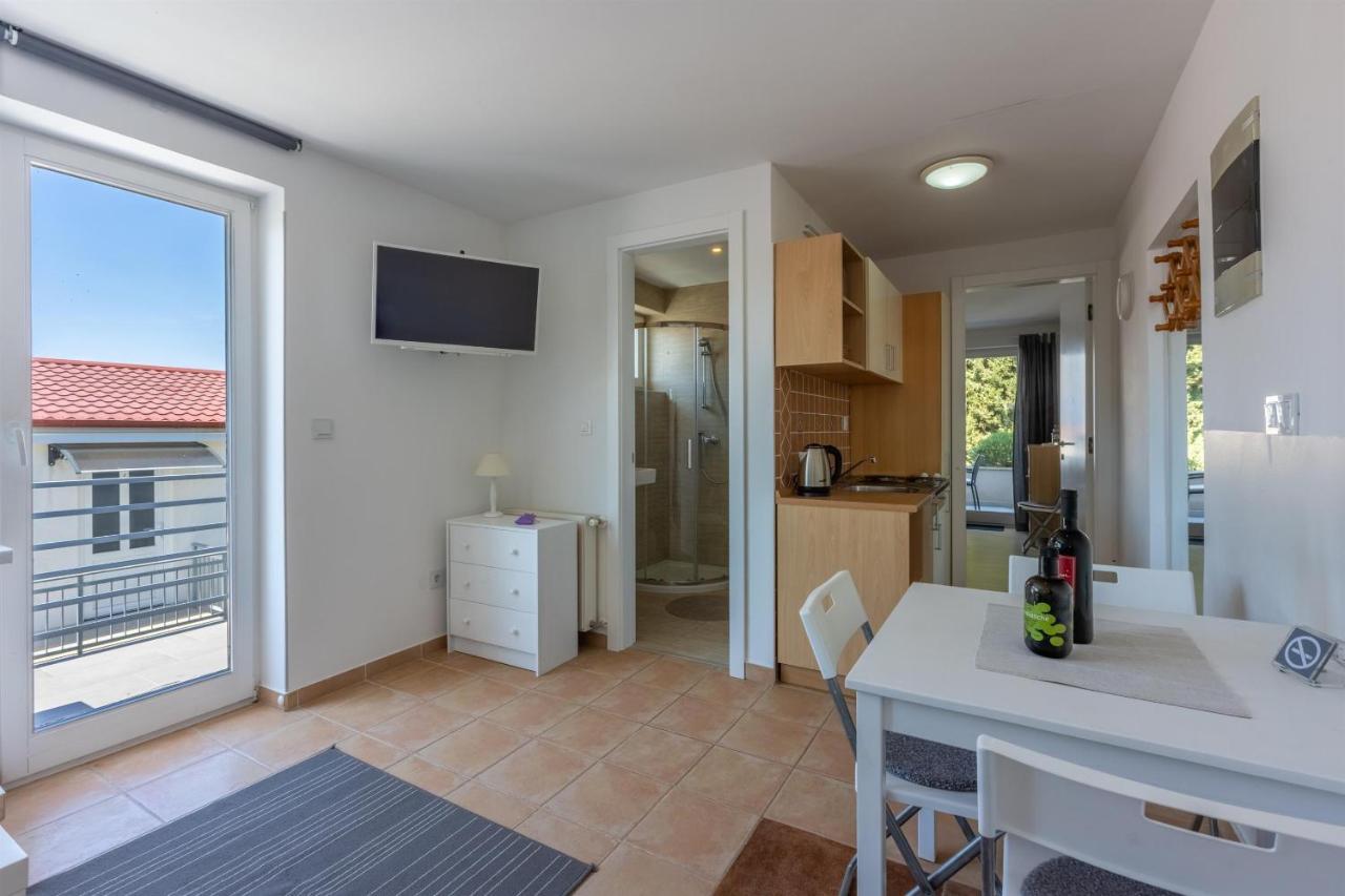 Apartment Vito Njivice Eksteriør bilde