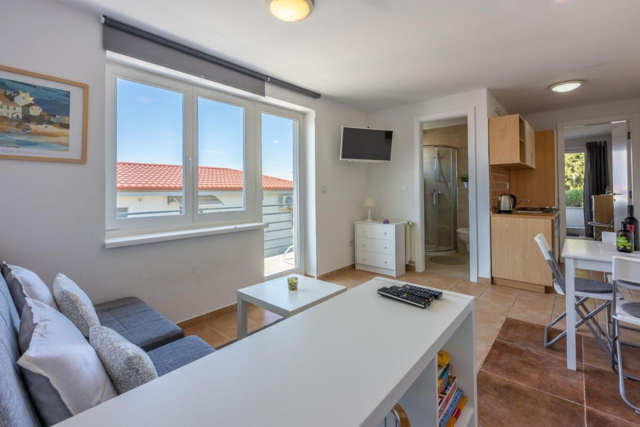 Apartment Vito Njivice Eksteriør bilde