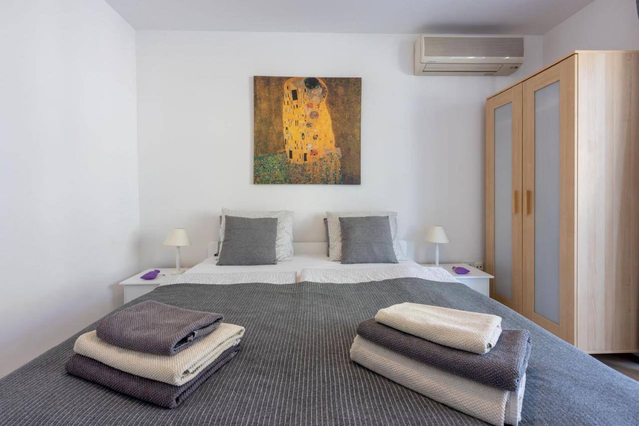 Apartment Vito Njivice Eksteriør bilde